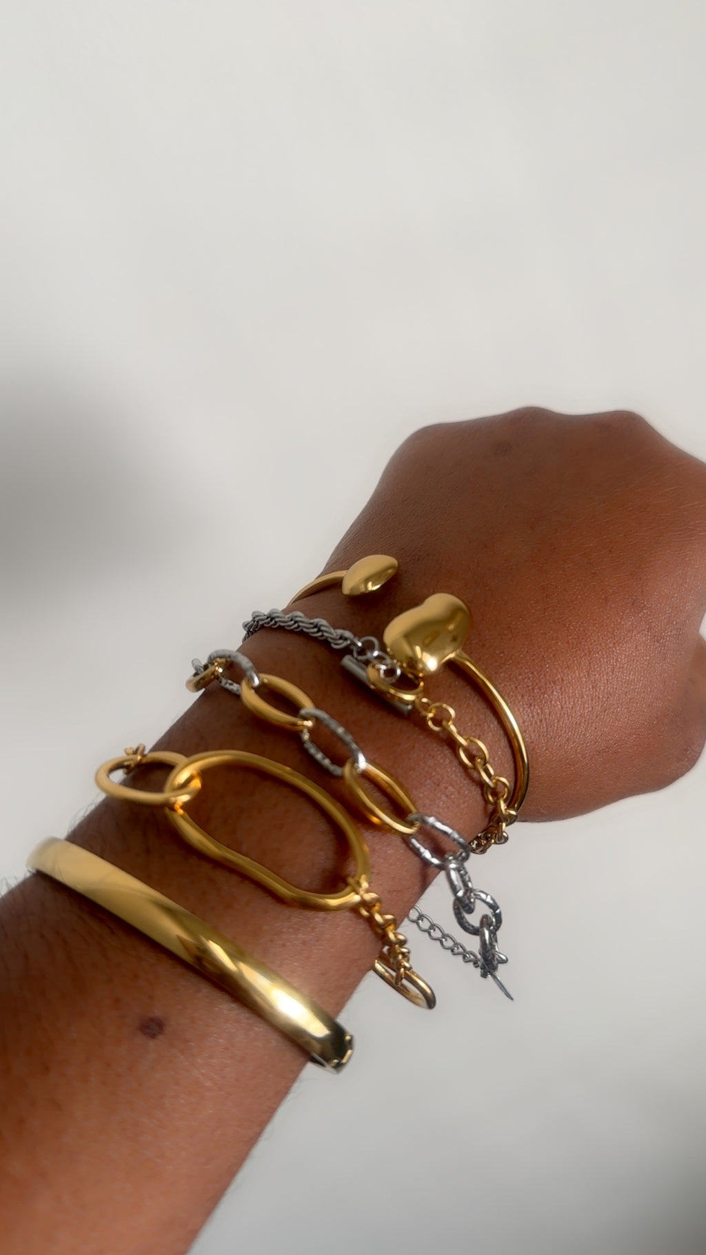 Luxe 5-Piece Bracelet Gift Box – Premium Mixed Set with 2 Silver Bracelet