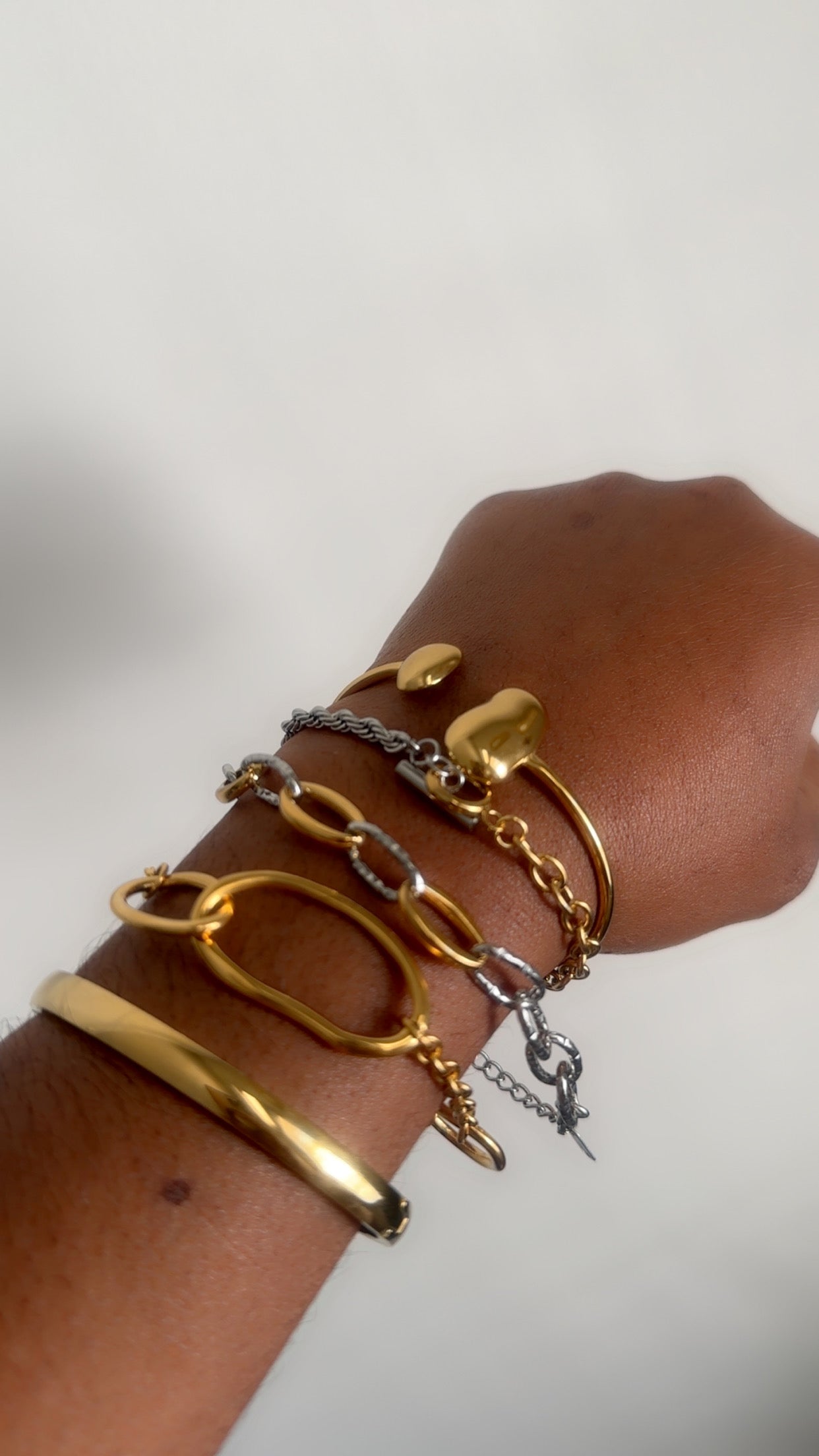 Luxe 5-Piece Bracelet Gift Box – Premium Mixed Set with 2 Silver Bracelet