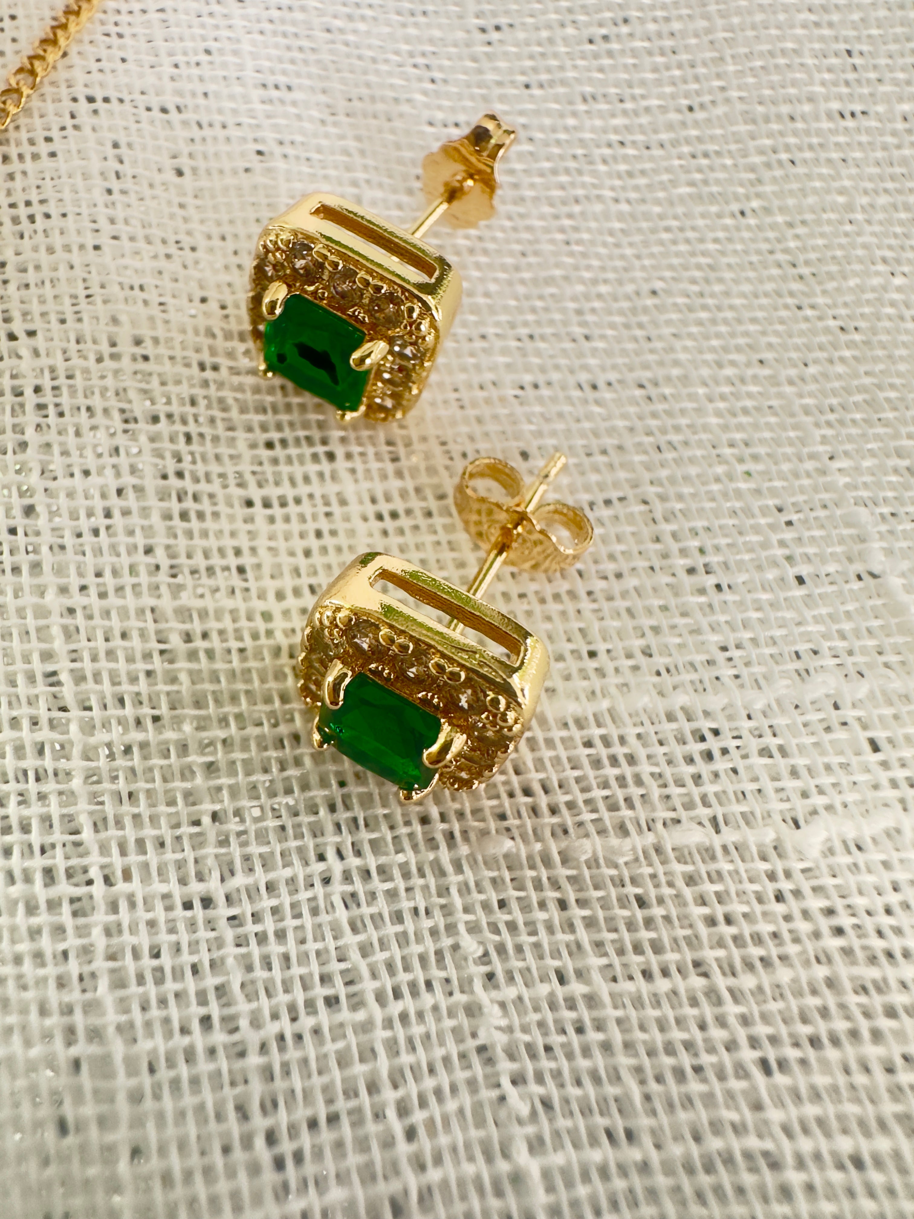 Emerald Luxe Trio Set – Bracelet, Earrings & Necklace