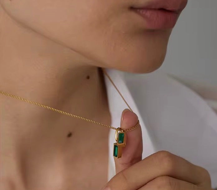 Emerald Luxe Trio Set – Bracelet, Earrings & Necklace