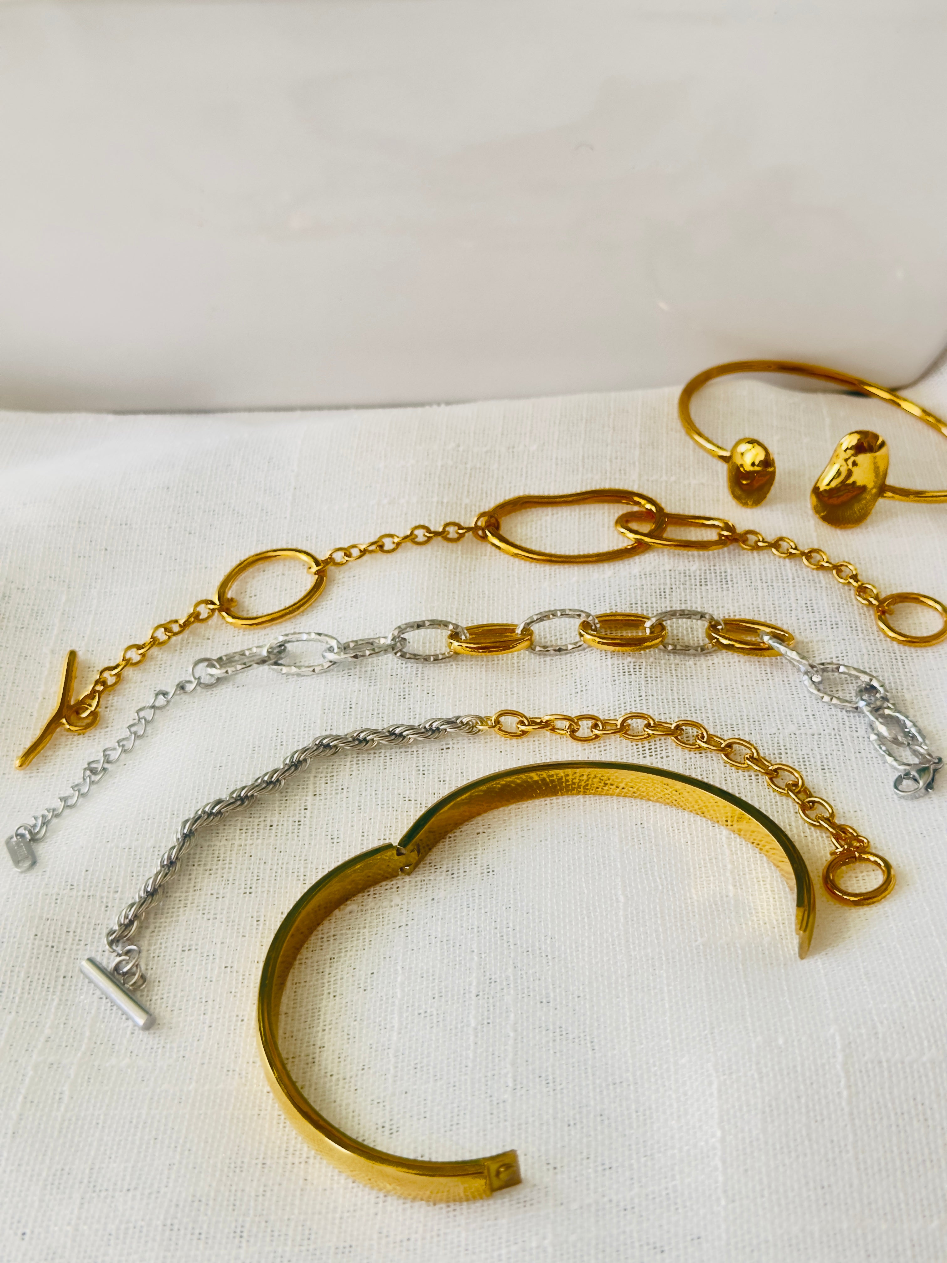 Luxe 5-Piece Bracelet Gift Box – Premium Mixed Set with 2 Silver Bracelet