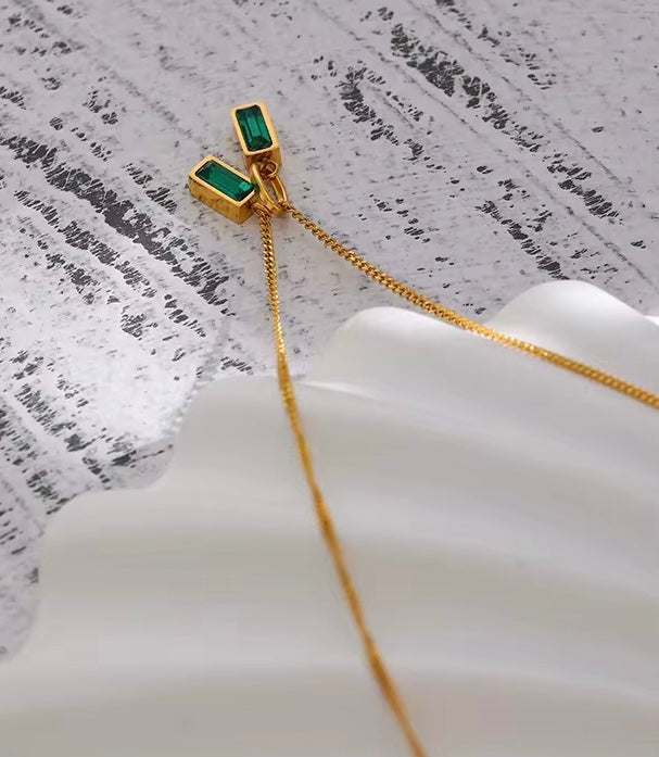 Emerald Luxe Trio Set – Bracelet, Earrings & Necklace