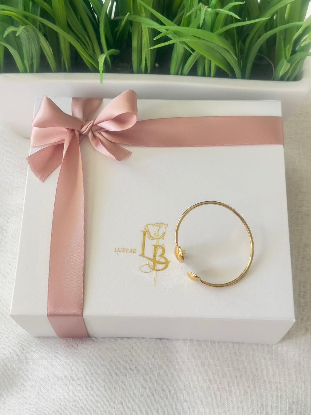 Luxe 5-Piece Bracelet Gift Box – Premium Mixed Set with 3 Gold Bracelet